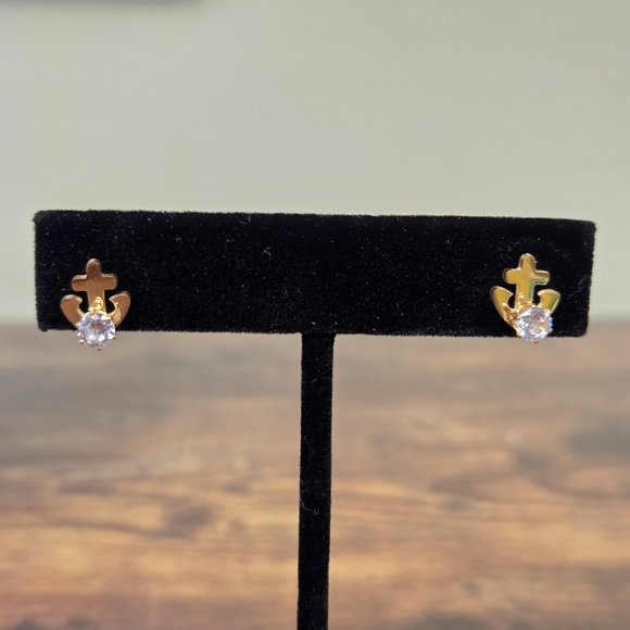 Goldtone Stainless Steel Anchor Pendant Necklace and Earrings Set - Picture 2 of 8